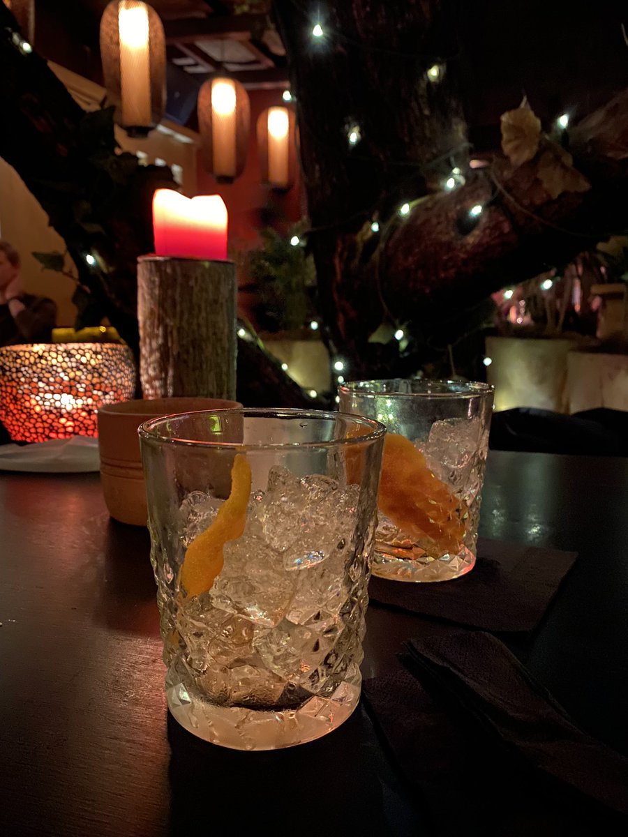 ClaytonJFoster's tweet photo. A good Old fashioned evening! 🍹🥃

#CapeTown #cape #oldfashion #SaturdaySocial #Sundowns https://t.co/W2gphAXZKH