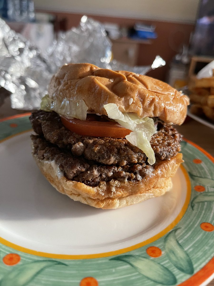 grillgrader's tweet photo. #6: @FiveGuys @FiveGuysUK 

⭐️⭐️⭐️✨

Great burger! Nice and juicy meat well cooked went nice with pickle and tomato! Soft bun held in the juices could have done with more lettuce to add a bit of crunch to change the texture but overall solid 

DEFO A CHOMP https://t.co/sMAqCSKchC