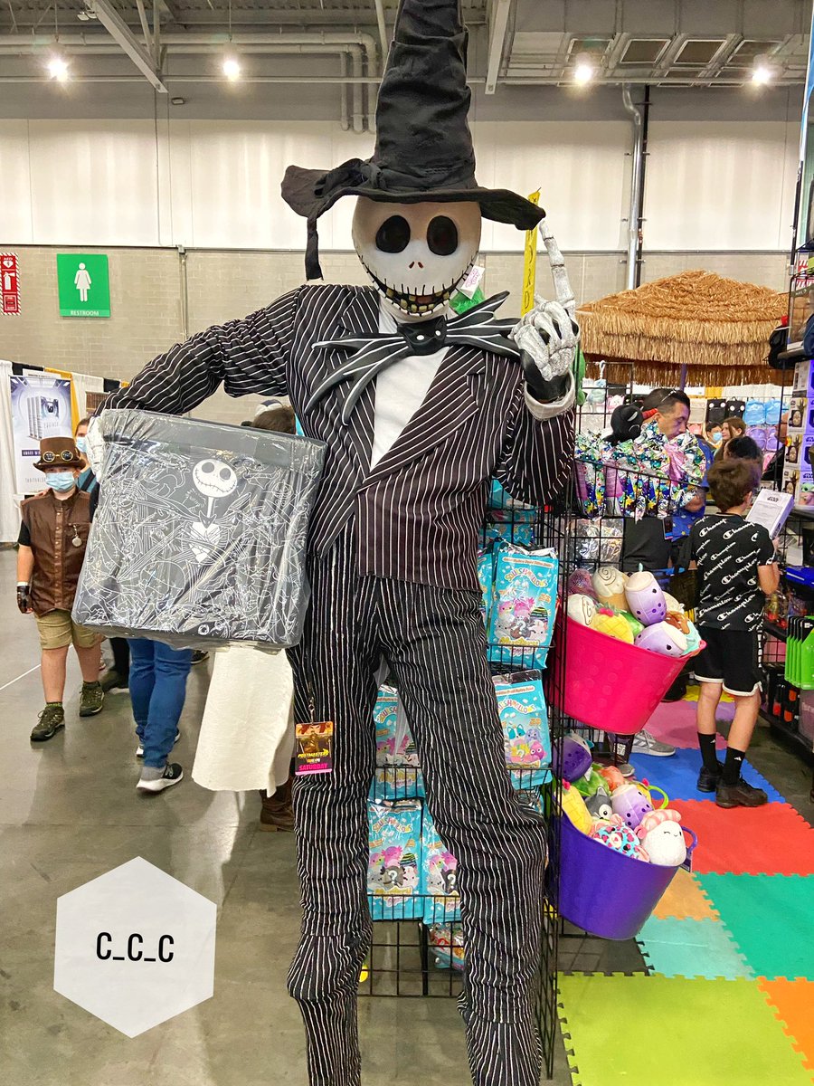 Cassie_Cons's tweet photo. Jack says to STOP BY booth 1211 and get YOUR Mystery Box! @toynktoys @fanexpoboston #toynk #toynktoys #fanexpoboston #jackskellington #nightmarebeforechristmas #disney #mysterybox #mystery https://t.co/KgHkPe59iD