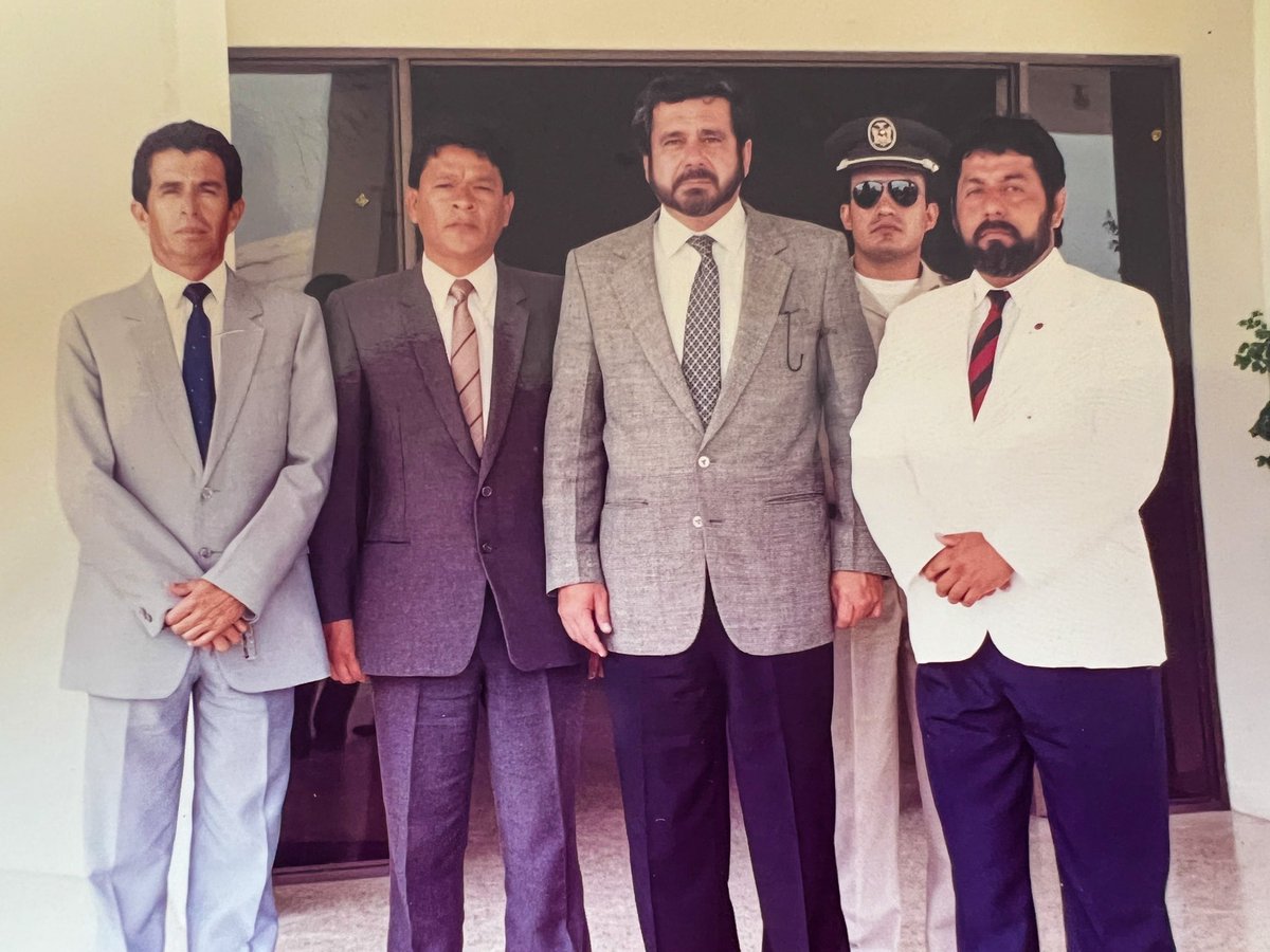 Foto del recuerdo: Ab. Francisco Tamariz, Ab. Carlos Cambala, Dr. Oswaldo Molestina, Ab. Washington Barrera. Autoridades de La Libertad, Salinas y Guayas. Año 90