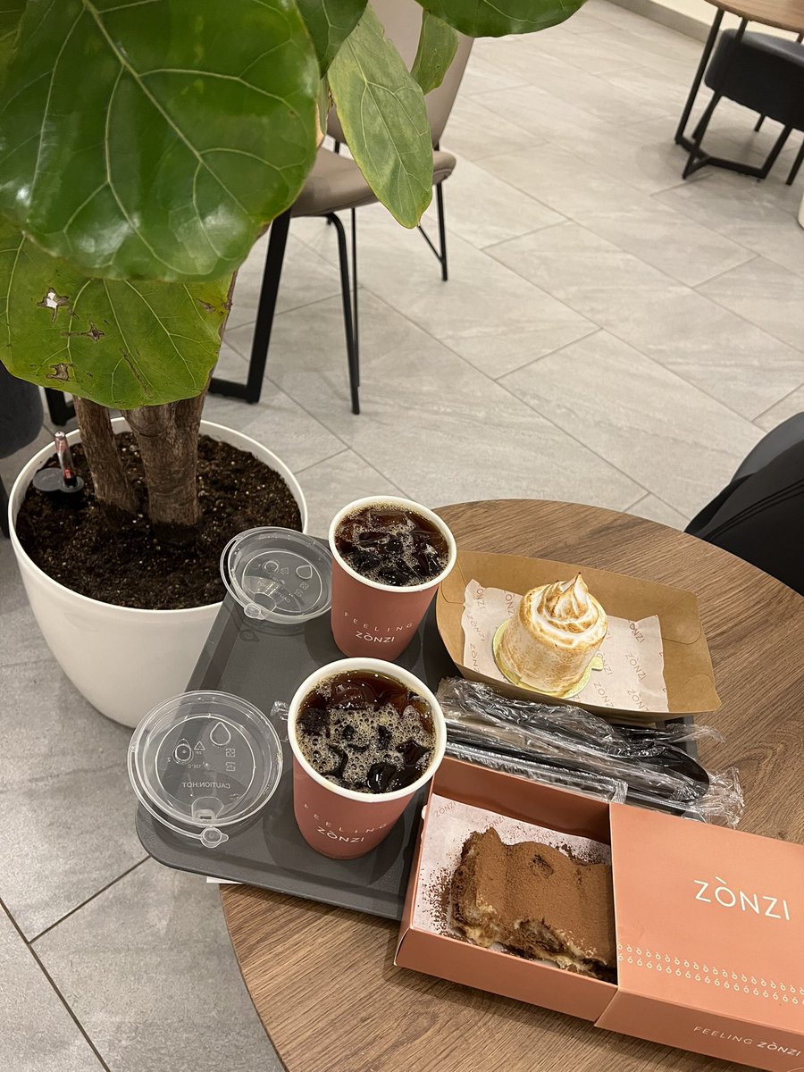 farfara444's tweet photo. توصية سريعة .. 🏃‍♀️

كوفي زونزي حي المنار .. ☕️🍰
7:00☀️1:00🌑

من أفضل كافيهات شرق الرياض القهوة عندهم ممتازة جربنا الايس دريب مضبوط الحلويات جيدة
المكان هو سر الجمال شرح و واسع و ديكور جميل و الجلسات داخلية و خارجية يستحق زيارة .. 👌😍
الموقع .. 📍
https://t.co/NQo8VIR6w1 https://t.co/dB0XjHl7tL