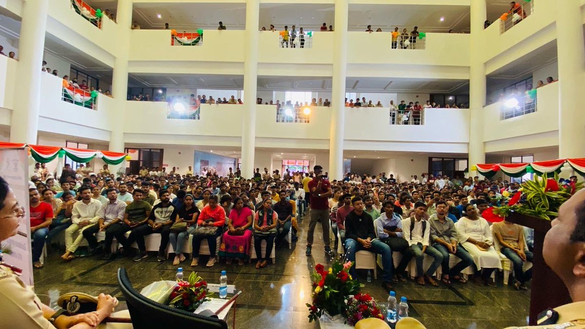 noorulhasanips's tweet photo. Overwhelming response by Nagpurkar for civil services guidance program of Nagpur police https://t.co/epDOajd9m6