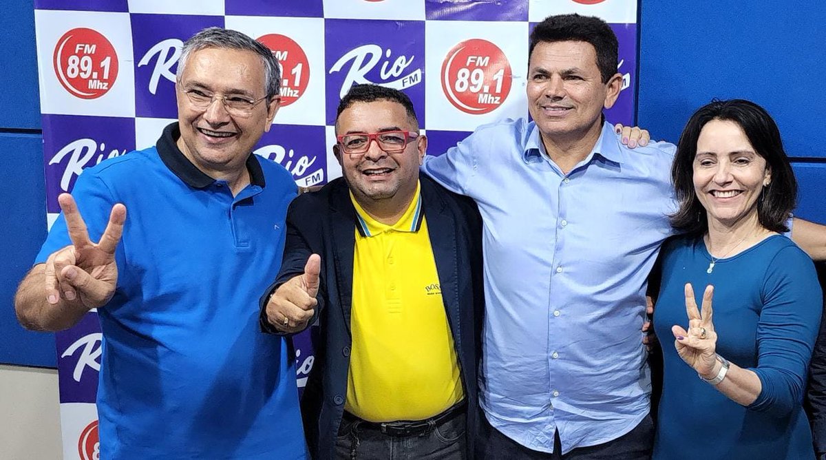 Agradecendo ao radialista Valter Freitas e toda a turma da Rio FM pela entrevista, Além de agradecer a nossa vice, Emília Corrêa, e a nosso senador, Eduardo Amorim, pela companhia e parceria de sempre. #ValmirnaRioFm