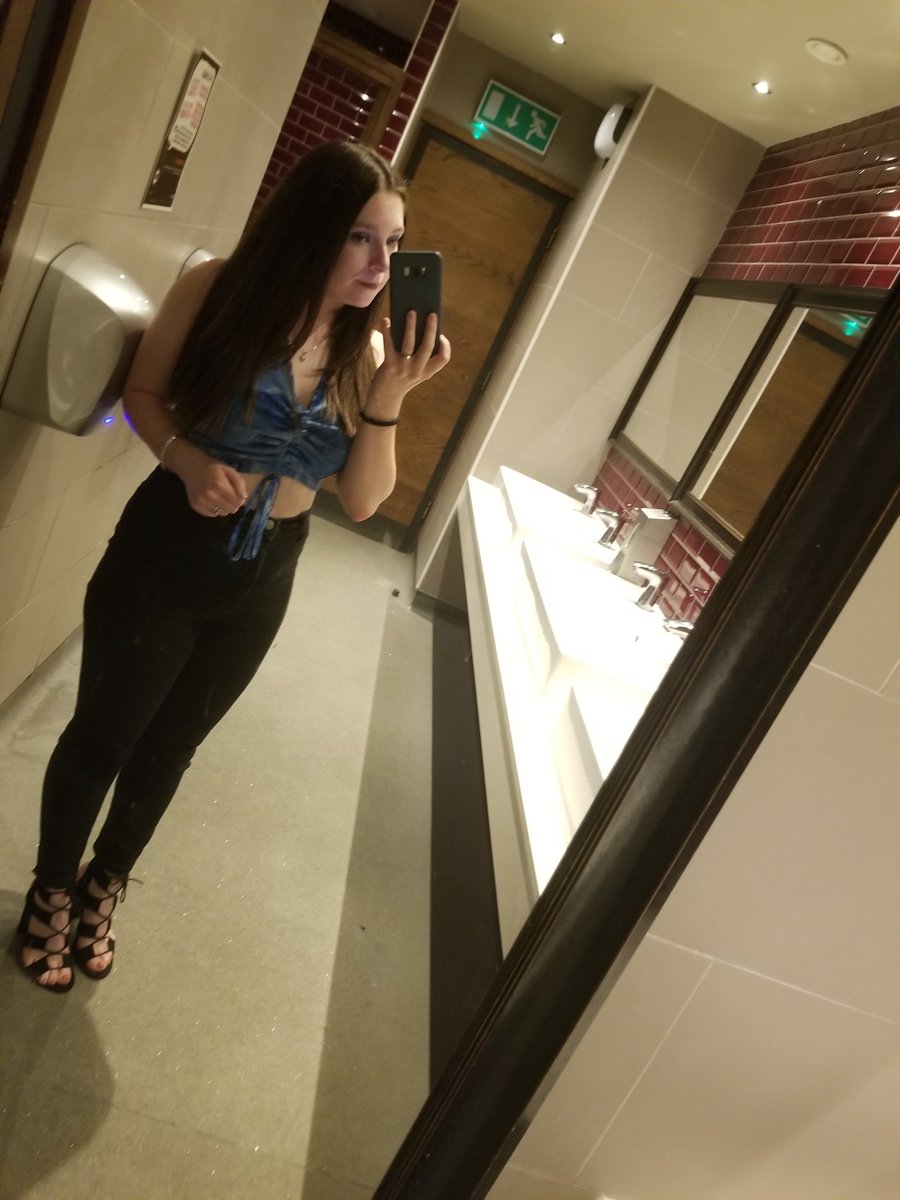 bigbootyqueen97's tweet photo. Last weekend
#weekend #nightout #heels #drinks #Saturday https://t.co/Eyxff9aLwS