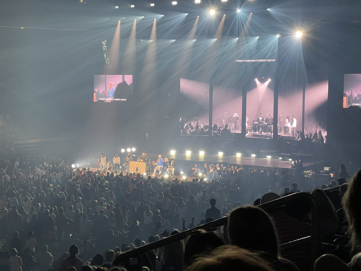 ChaseAllen92's tweet photo. @elevation_wrshp @karijobe @codycarnes brought the HEAT last night!!! 🙌🏼🙌🏼🔥🔥 https://t.co/9tGEV8fDnO