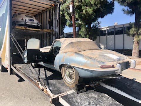 tiarasoptional's tweet photo. Very important…please do not wash, touch or remove dust from the car. Barn find.  Ran when parked. 💙

#jaguar #xke #barnfind #ranwhenparked #montereycarweek #NewportClassics https://t.co/9wXmCWdpwk