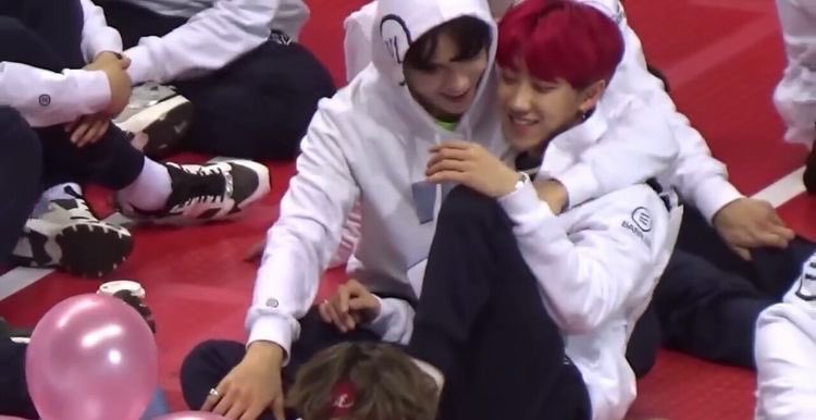 svtclingy's tweet photo. mingyu and minghao hugging at isac https://t.co/AUV3g84dbL