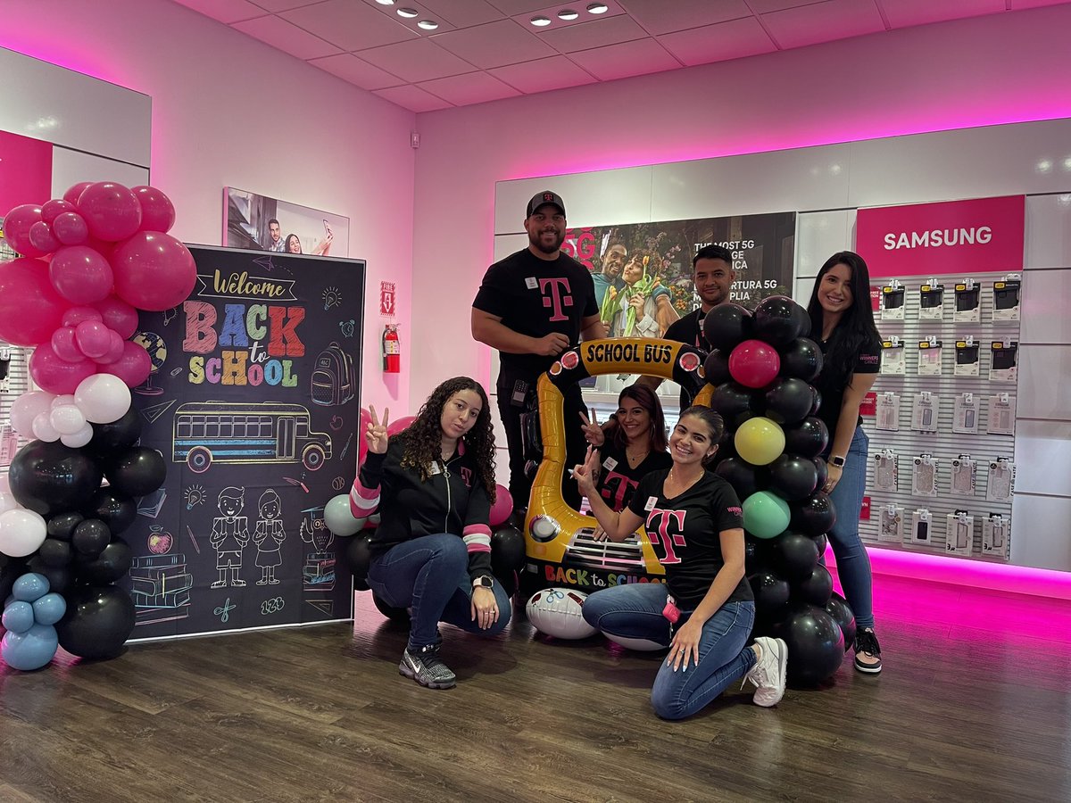 We continue celebrating “Back To School” weekend at Red Road!!! 🥳 #Tmobile #Miami #Spartan #FloridaSouth #MiamiNorth @TMobile @TMobileLatino @ArenEscandon @pattyc101