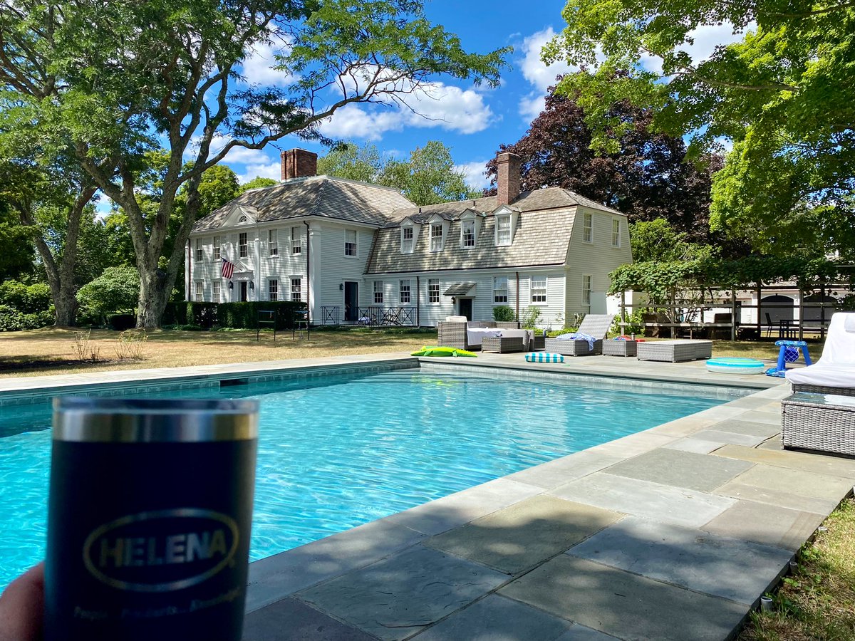 NickJSAdams's tweet image. Great weekend so far here in Mystic CT. Seemed appropriate to take a shot of Fishers Island while holding a @FILemonade . Black Hall Club.