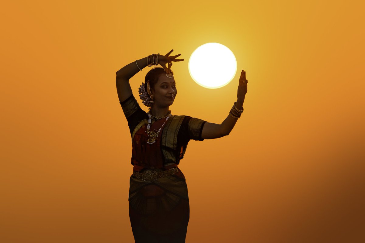 Vimal72's tweet photo. @EpikNFT Please check my 1/1 collection @ 0.15 Eth
It's about Indian Classical dance, Bharatnatyam 

https://t.co/aRHN7nwdZG

I'd tag @arunnalimela @Vampkatspk @heavens1522 @ADrivenBeing @iamyogesh59 @mdras1890 @kunstvonkun2022 @ManjushreeDey1 @deadpoetess__ @MedusaMarie_art @mbaishakhi https://t.co/Ndfc5s94F7