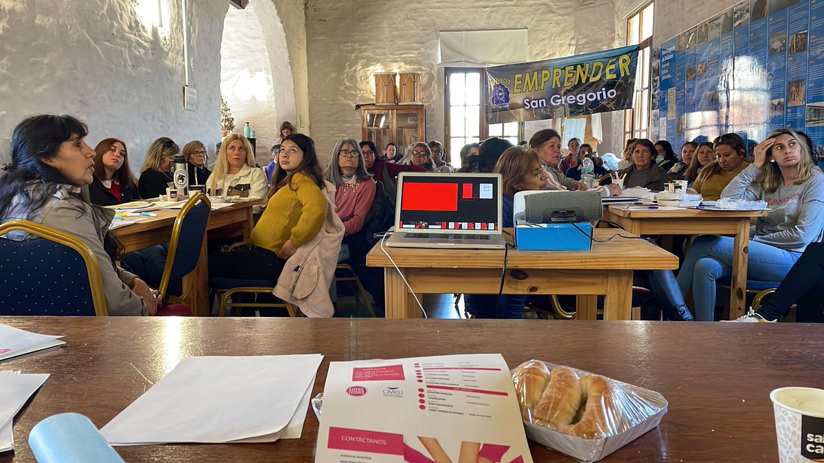 La Casa de la Cultura de San Gregorio de Polanco nos abrió las puertas para una nueva edición de #EntreTodas. Gracias a los referentes locales por el apoyo para la organización, a las emprendedoras que participan y a las formadoras que nos acompañan, una vez más 💪💪.
#entretodas