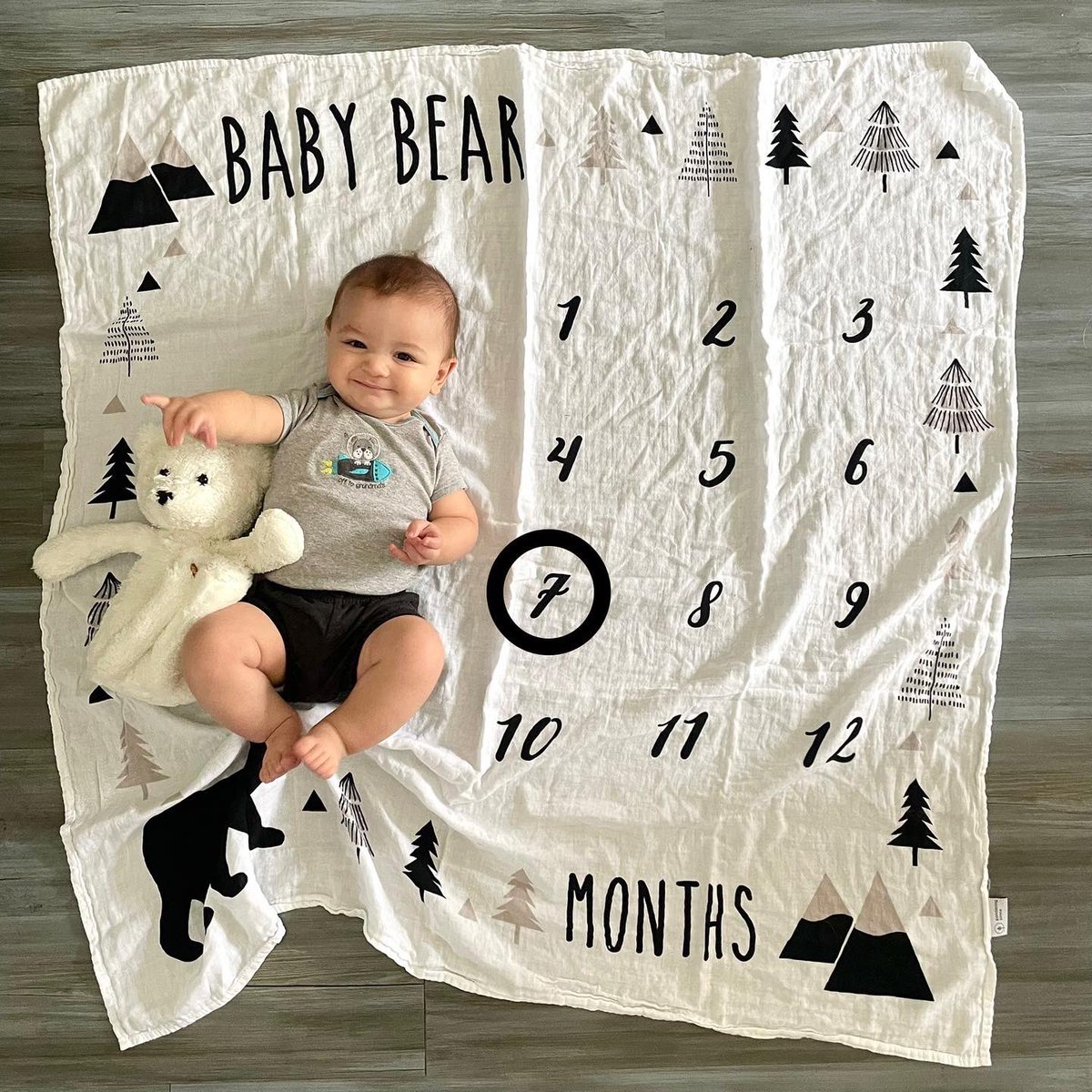 LizzyPalmatier's tweet photo. 7 months of Michael. ❤️ #theygrowupsofast #babybear #baby https://t.co/56qrvNWv75