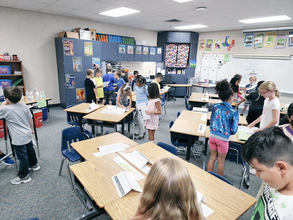 Getting to know our classmates through a scavenger hunt! #MinshewColts #myMISD ❤️