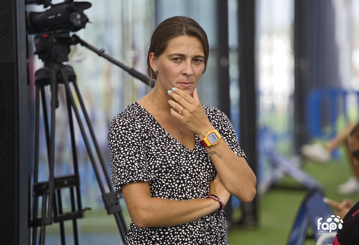 🏆Campeonato de Andalucía Absoluto 2022 en #Mijas 
📸La seleccionadora absoluta FAP, Elena Ramírez, no pierde detalle 👀

📍 <a href="/Cerradodeaguila/">Cerrado del Águila</a> 

#FAP #SomosFAP #padel