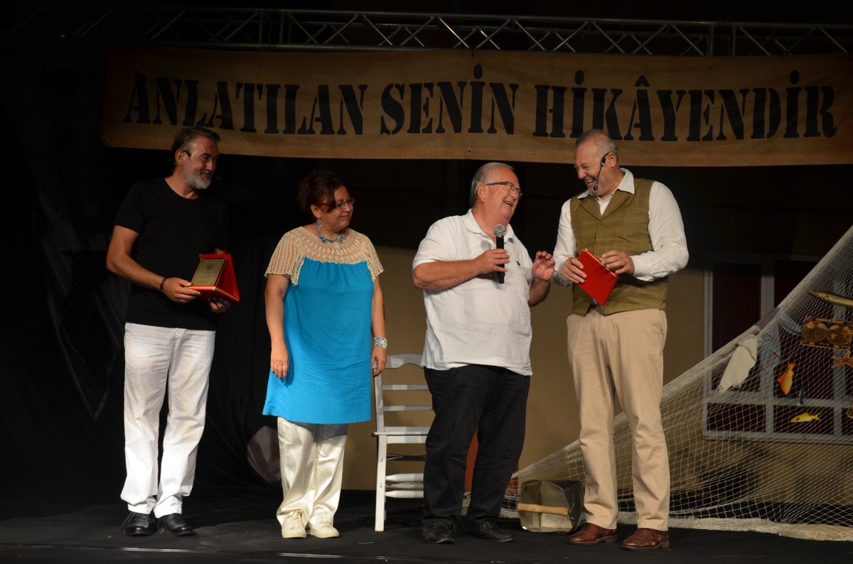 GomecChp's tweet photo. Gömeç ilçemiz  tiyatro etkinliklerine ev sahipliği yapıyor.
Gömeç Belediye Başkanımız Sn. M. İrem Himam ın katılımıyla gerçekleştirilen etkinlikte ,halkımız yoğun ilgi gösterdi. Toplumun tiyatro sanatının bilinci ni unutmaması için destek veren , CHP ilçe Başkanı Ahmet Ercan https://t.co/P0UF4UsrIB