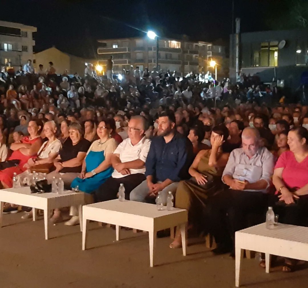 GomecChp's tweet photo. Gömeç ilçemiz  tiyatro etkinliklerine ev sahipliği yapıyor.
Gömeç Belediye Başkanımız Sn. M. İrem Himam ın katılımıyla gerçekleştirilen etkinlikte ,halkımız yoğun ilgi gösterdi. Toplumun tiyatro sanatının bilinci ni unutmaması için destek veren , CHP ilçe Başkanı Ahmet Ercan https://t.co/P0UF4UsrIB