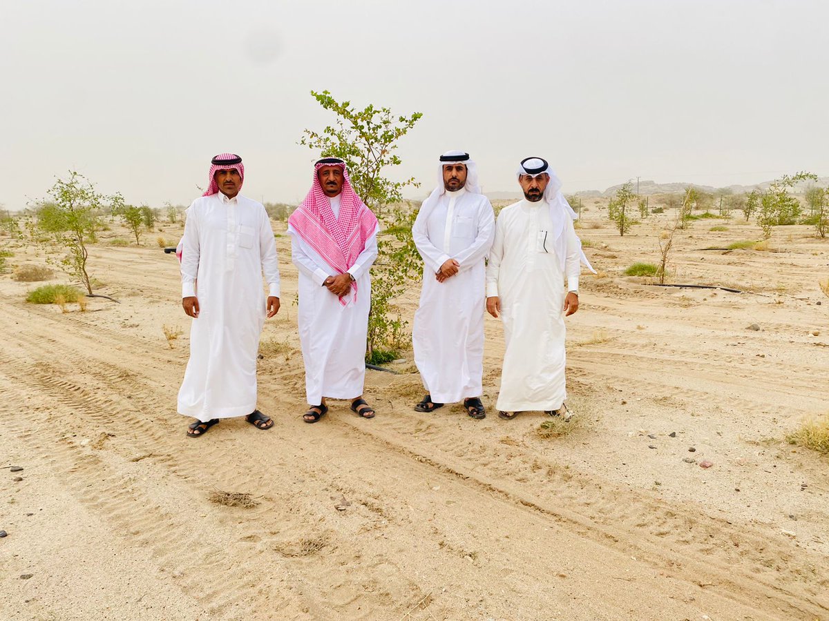 اجتماع رئيس رابطة طريب الخضراء وبعض أعضاء الرابطة 
عصر يوم السبت الموافق/ ١٥-١-١٤٤٤  بمنتزة رابطة طريب الخضراء 
لدراسة احتياجات المنتزة و عمل الخطط اللازمة لاظهار المنتزه بافضل حال .
شاكرين ومقدرين تعاون فرع وزارة البيئة والمياة والزراعة