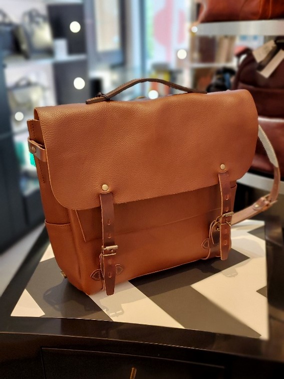 charalsboutique's tweet photo. Our newest pieces by French leather goods specialists Bleu de Chauffe are simply incredible value. Full grain leather, handcrafted in France. #bleudechauffe #luxuryleathergoods #madeinfrance #supportlocalvancouver #vancouverluxurystore #smallbusinessvancouver #familyoperated https://t.co/czHJTPLE63
