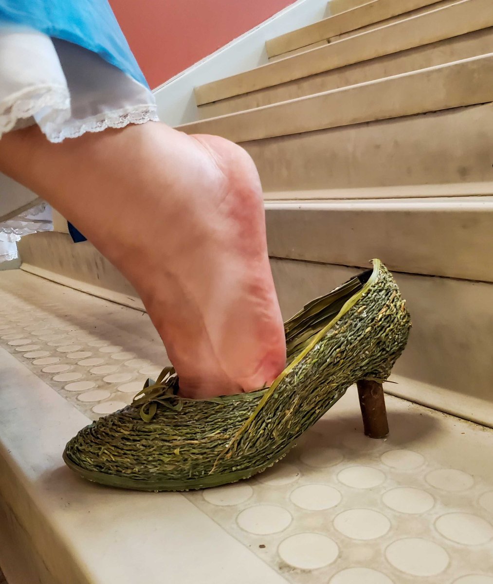 VGishi's tweet photo. At the other end of the body, 👠VeniVidiGISHI 👠created the ultimate grass slipper for #GISH #Item150 https://t.co/qEEkC6bNqm