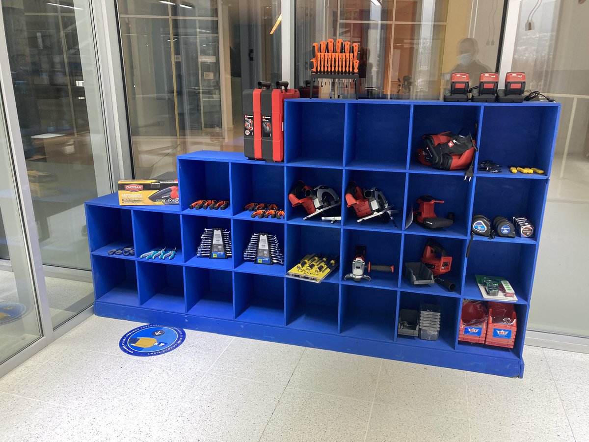 RodrigoArceBert's tweet photo. Working on the implementation of our Creative Space @scollegecl https://t.co/cUVFyjHGAc