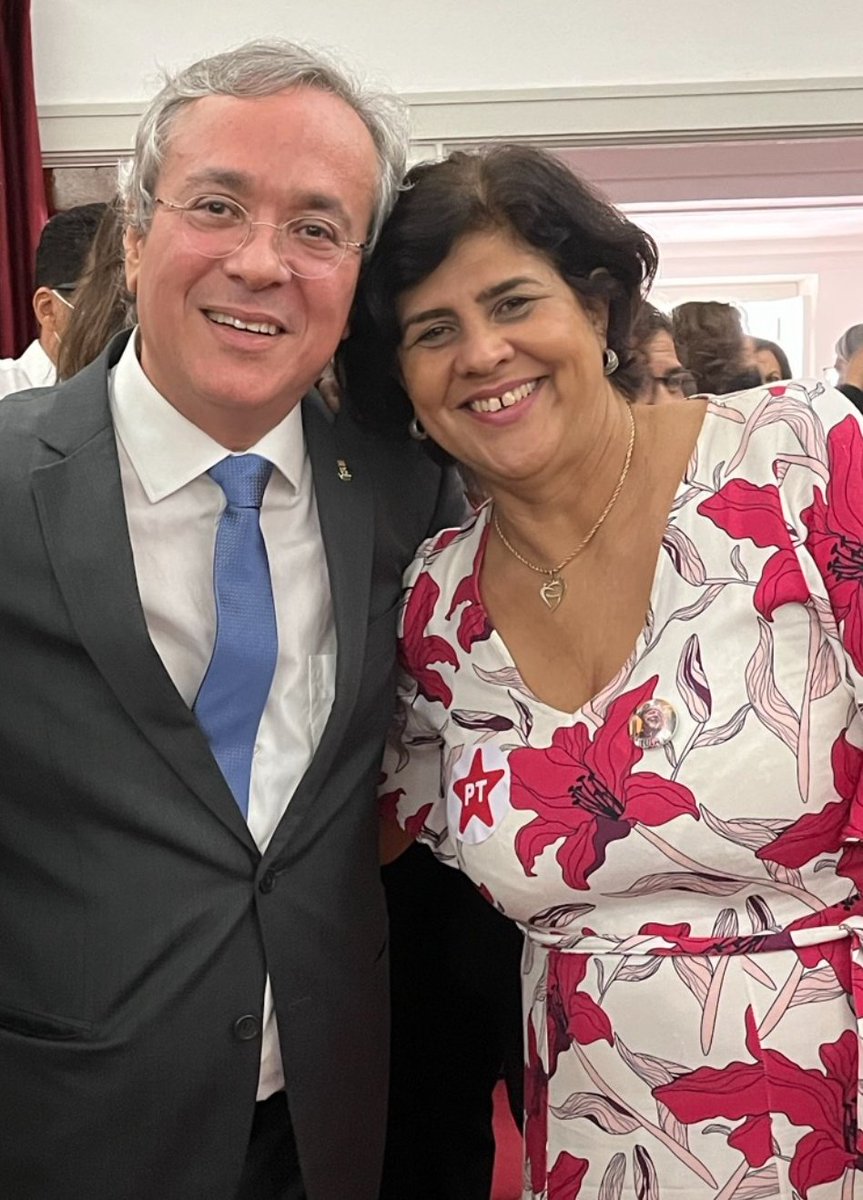 NunesCeuci's tweet photo. Um sábado de muitas emoções! Participei, há pouco, da cerimônia de encerramento do mandato do magnífico reitor da UFBA, João Carlos Salles. @jcsalles_
#UFBa #educação #Resistência #Universidade #Democracia #Ceuci
#draCeuci
#CeuciNunes https://t.co/qS61XJaN3f