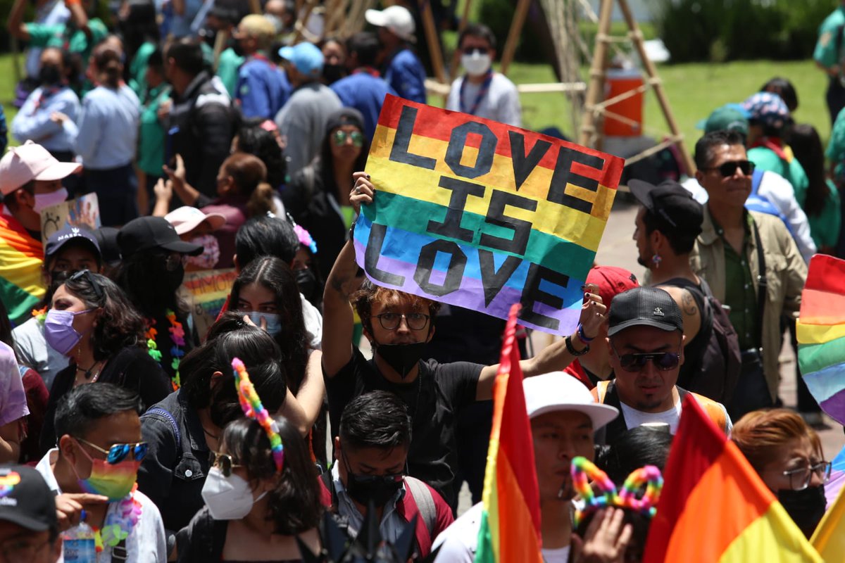 QuadratinEdomex's tweet photo. #LoViEnQuadratín 🏳️‍🌈🏳️‍⚧️📢 La #18vaMarchadelOrgullo en imágenes 📷
Así se vivió la marcha del orgullo #LGBTTTIQ+ en la capital del #Edomex 🧡💛💚💙💜
Llamaron al respeto, la tolerancia y la inclusión👬👭 así como un alto a la discriminación, estigmatización y rechazo🚫
 
Abrimos🧵 https://t.co/46bRCw1GFc