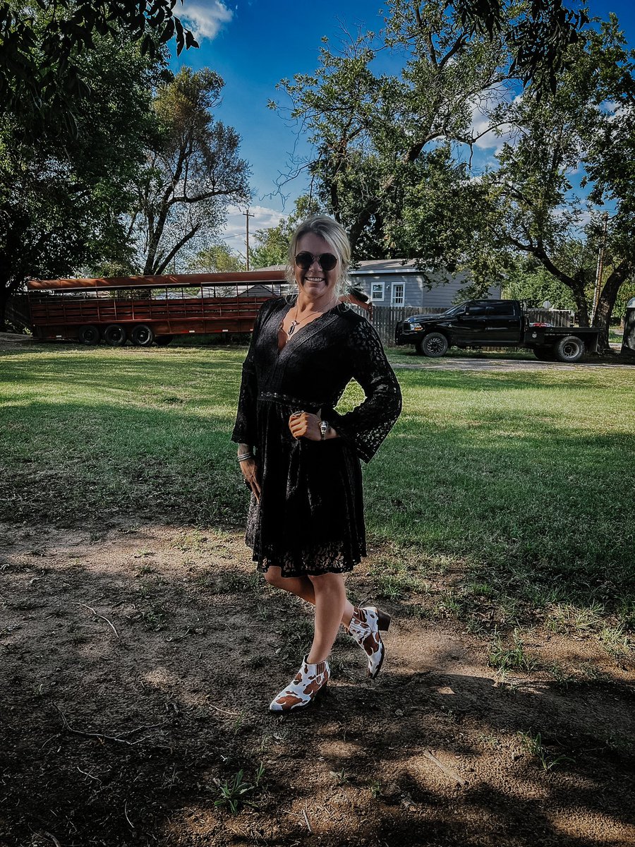dragginSHco's tweet photo. I have two hot dates and a good looking dress! Thanks to @DaisyIfYouDoCo1 for always keeping me a1 https://t.co/kFz3MGtWIP
