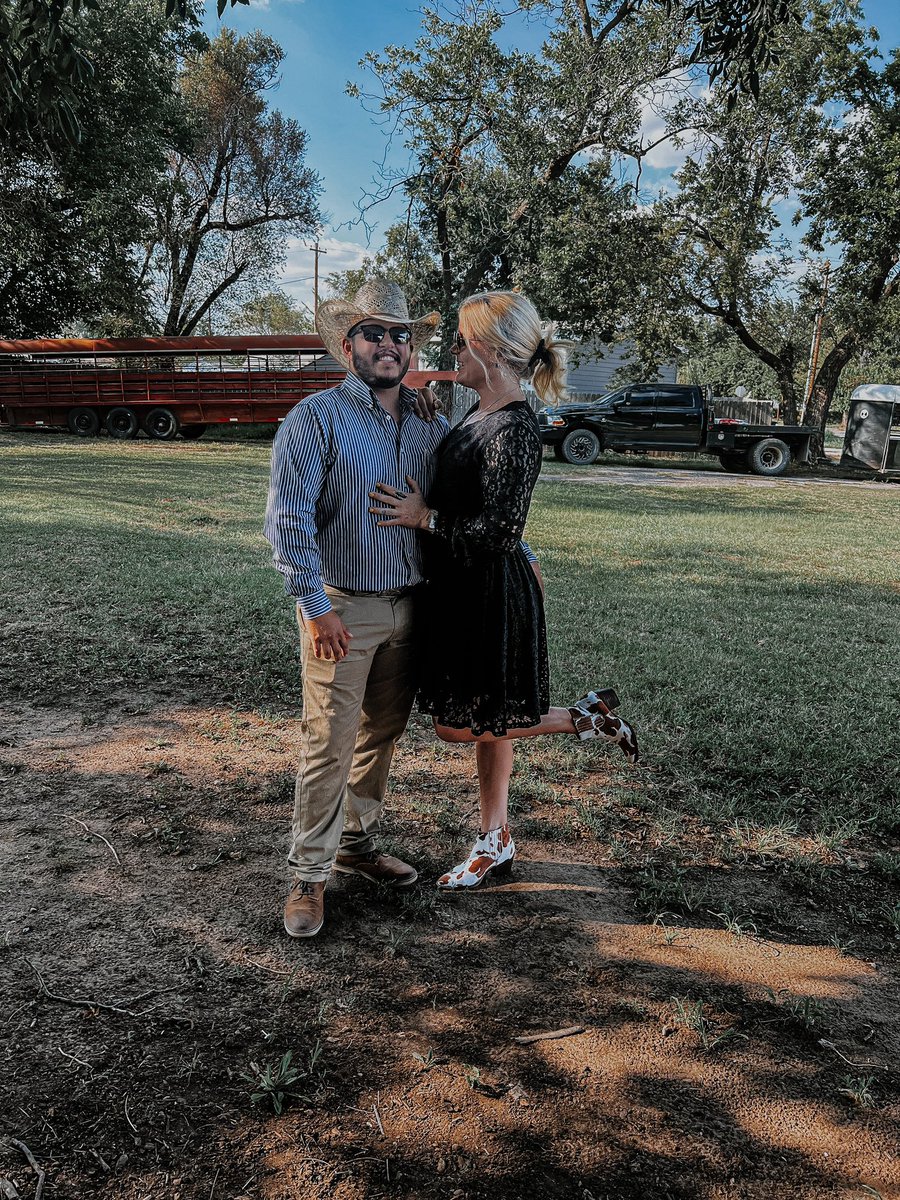 dragginSHco's tweet photo. I have two hot dates and a good looking dress! Thanks to @DaisyIfYouDoCo1 for always keeping me a1 https://t.co/kFz3MGtWIP