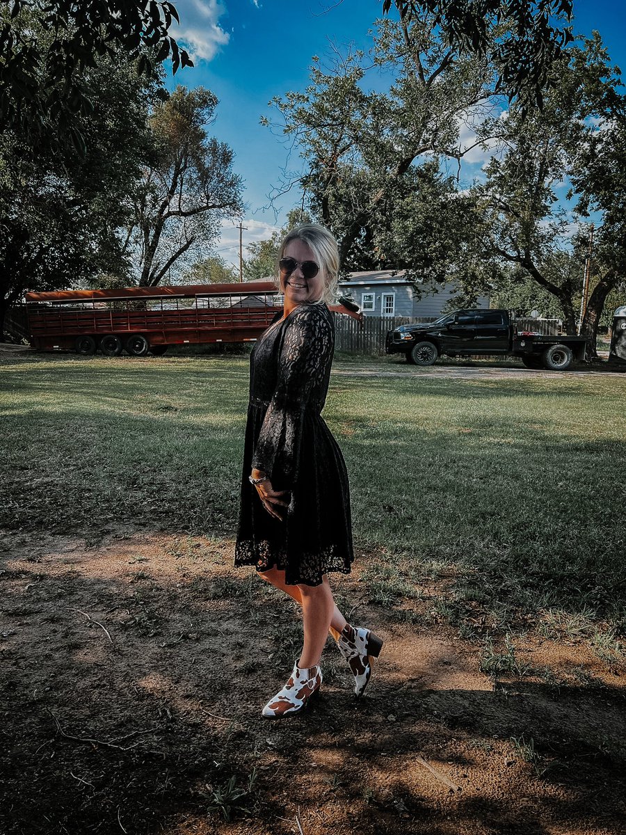 dragginSHco's tweet photo. I have two hot dates and a good looking dress! Thanks to @DaisyIfYouDoCo1 for always keeping me a1 https://t.co/kFz3MGtWIP
