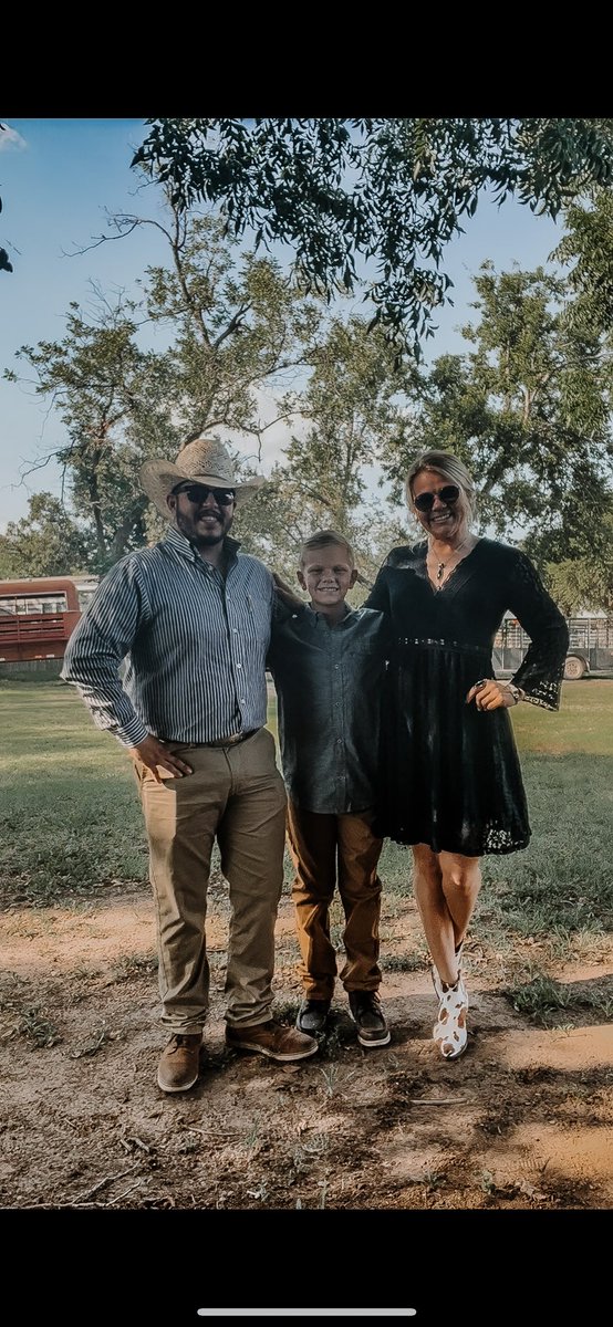 dragginSHco's tweet photo. I have two hot dates and a good looking dress! Thanks to @DaisyIfYouDoCo1 for always keeping me a1 https://t.co/kFz3MGtWIP