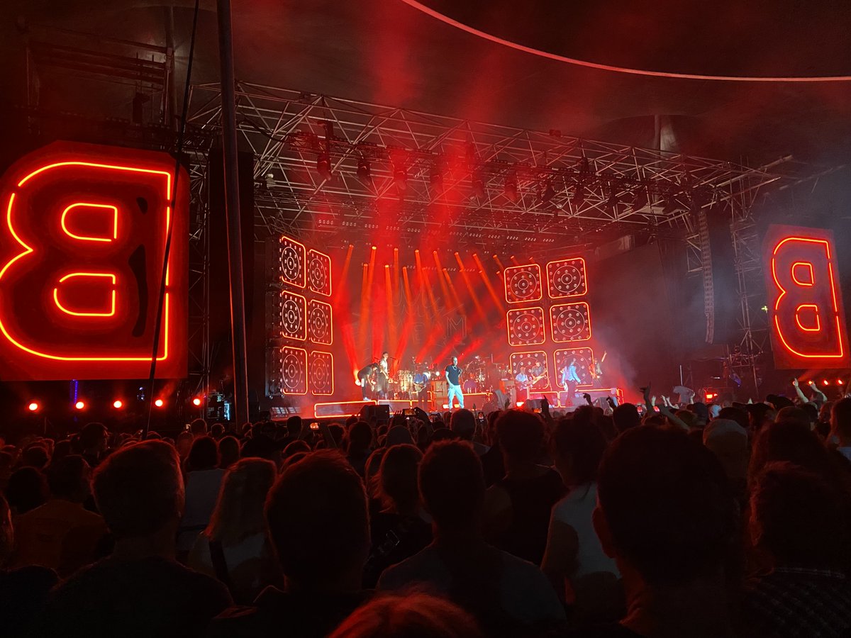 airsom's tweet photo. 2 Jahre warten hat sich gelohnt. #Seeed #Wuhlheide https://t.co/pnNZ9KbbRR