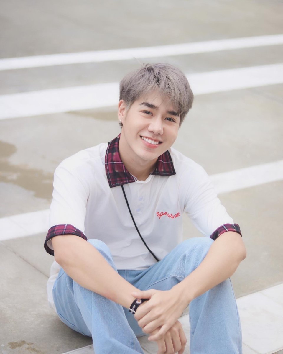 Kako20142's tweet photo. วันอาทิตย์สีแดง
赤の日曜日❤️
Happy Sunday!
Follow your dreams…they know the way🍀❤️ 

cr. petchpigz ig
#Petchpigz 
#ลูกหมูของเพชร https://t.co/zlWzjdO1RZ