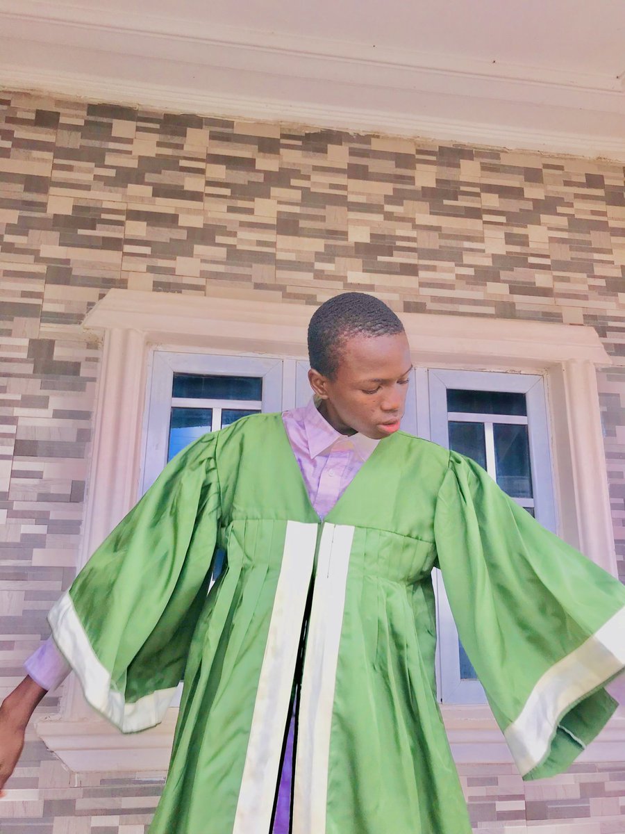 bako___jnr's tweet image. Last last I  have graduate 🎓🎓
Over 15y now am waiting for this day just to see I finish secondary school  so that I should stop wearing uniform. 
@rich nigger 😎😎