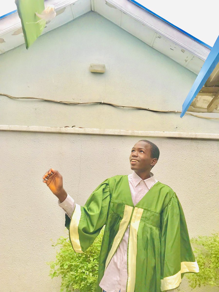 bako___jnr's tweet image. Last last I  have graduate 🎓🎓
Over 15y now am waiting for this day just to see I finish secondary school  so that I should stop wearing uniform. 
@rich nigger 😎😎