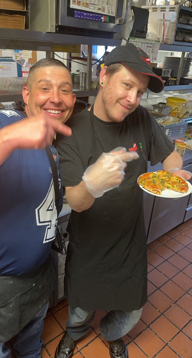 electracharles3's tweet photo. It’s a pizza party! Wanted to change things up and have a create your own pizza party! The team absolutely LOVED it!!! Love creating this #chilisculture https://t.co/BZowibyGxr