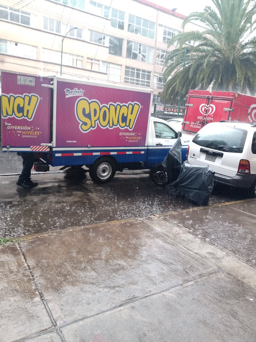 EvidenciaCdMx's tweet photo. Esto es #Marinela @Marinelamx #Sponch #dobleFila #nomásTantito ¡y habiendo lugar! #boicotAlGandalla #ESR #cochistas placa LE-57-991 https://t.co/WxI1BtrR7h