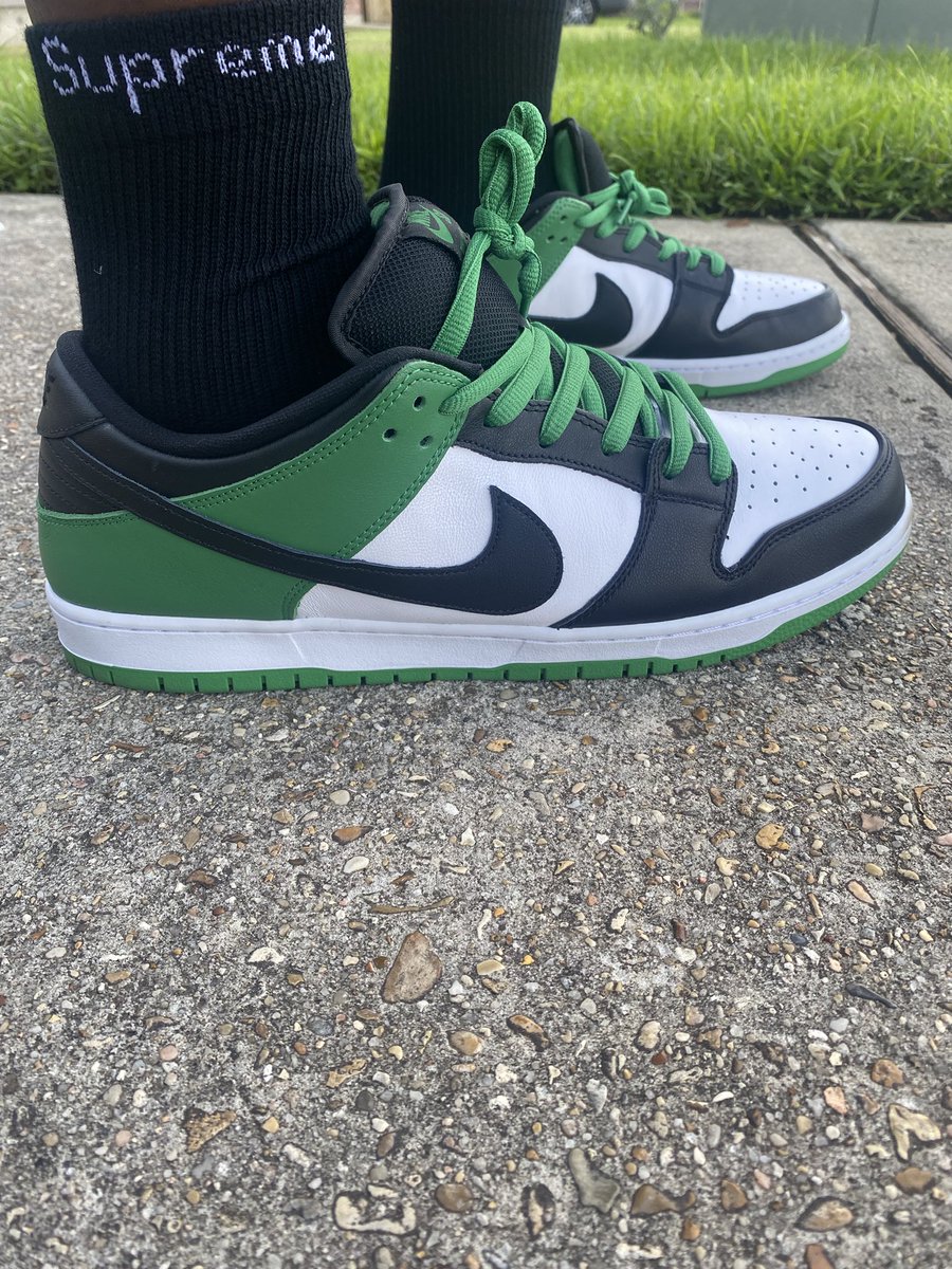TitanicFeetJack's tweet photo. Brought these out for some sun today. @nikestore @willstowehos @LoochGotYou @nikesb #snkrsliveheatingup #sbdunks #GotTheShoeGameOnLock https://t.co/GYSKBPnbLh