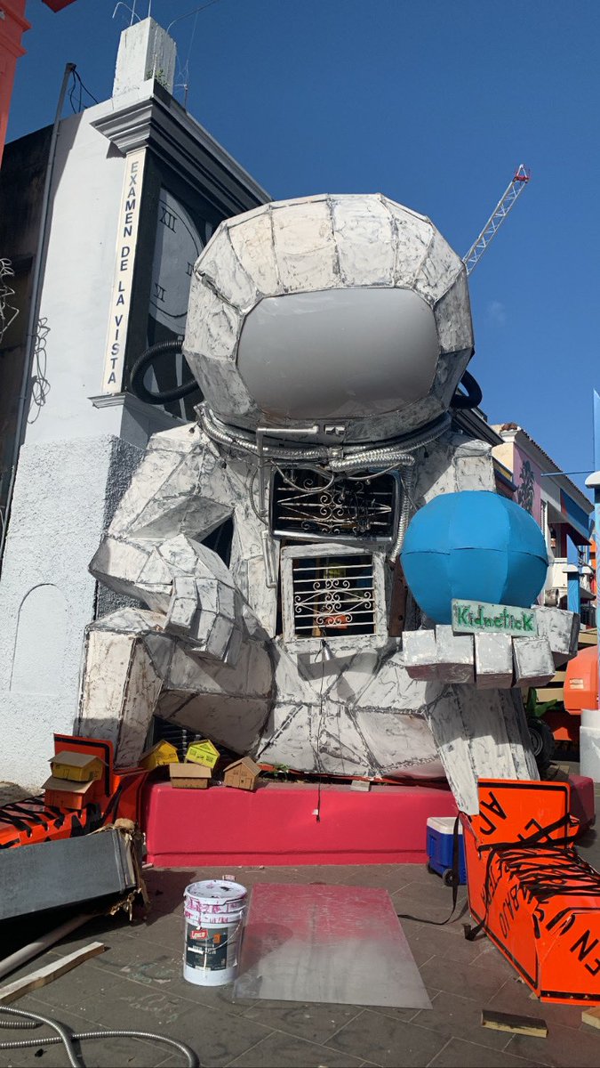 Crazy work in progress in the streets of Rio Piedras, Puerto Rico👨‍🚀🇵🇷