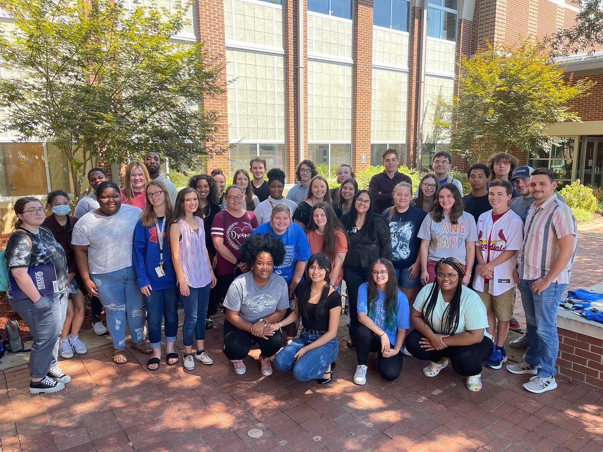 ASUBStudents's tweet image. Today, 40+ students spent one of their last Saturdays before classes start on August 22 attending the First-Year Leadership Summit. The day kicked off the Student Leadership Experience at @ASUBeebe for the new year. #StudentsLead 🖖#BeVanguard