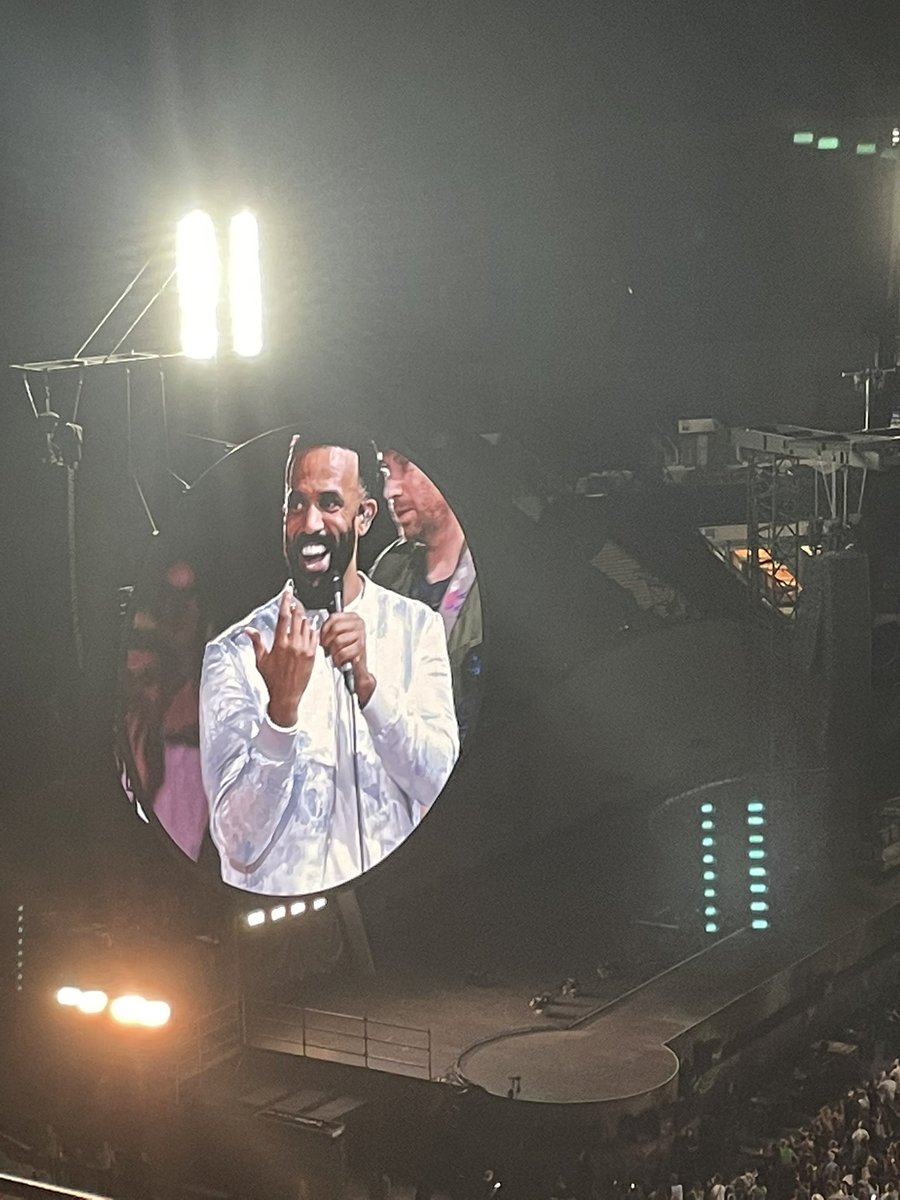 semily19's tweet photo. WOW WOW WOW!!! What an amazing atmosphere at Wembley this evening! @coldplay were incredible and the one and only @CraigDavid made a surprise appearance!! Absolutely sensational and both smashed it out of the park! 🎶 https://t.co/Smo9cIT77f