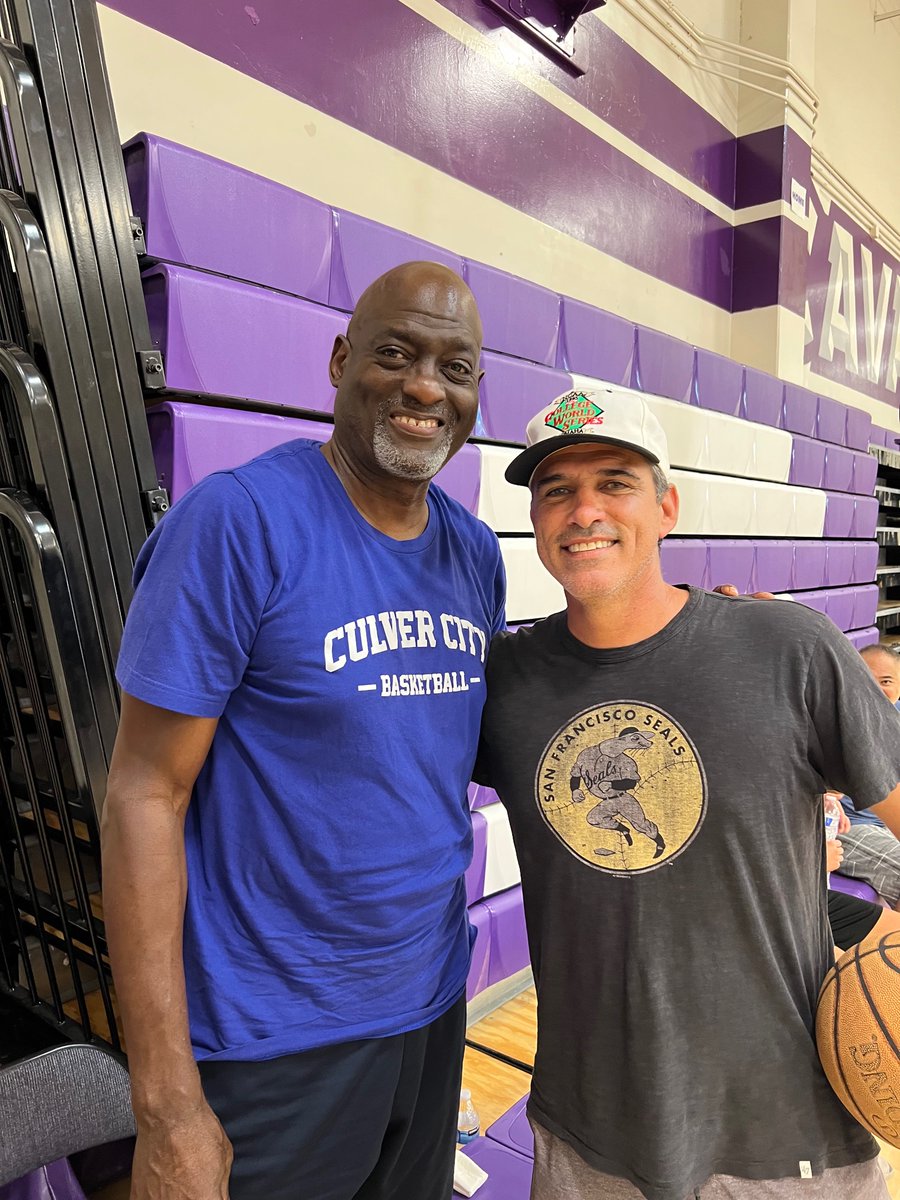 Sergio_Brown13's tweet photo. Fired up to meet one of my all time favorite Lakers @ShowtimeCooper. Loved how he played shutdown defense against the best #showtime #coopaloop https://t.co/T8z1RNXUyk