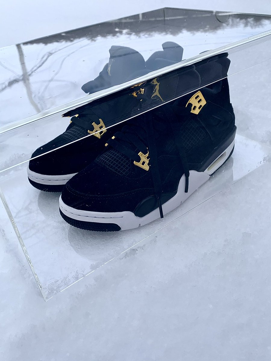 MalickahHicks's tweet photo. #BlackJoyInChem days where I am a #ValidationChemist⚖️ in #Industry, I would wear my favorite shoes, @Jumpman23 4s 👸🏽👑👟. They would give me extra strength on those long days 👩🏽‍🔬. (Seeing them on @russdiemon finally convinced me to buy them 👀) #blackinchem https://t.co/YFueN3M6fp