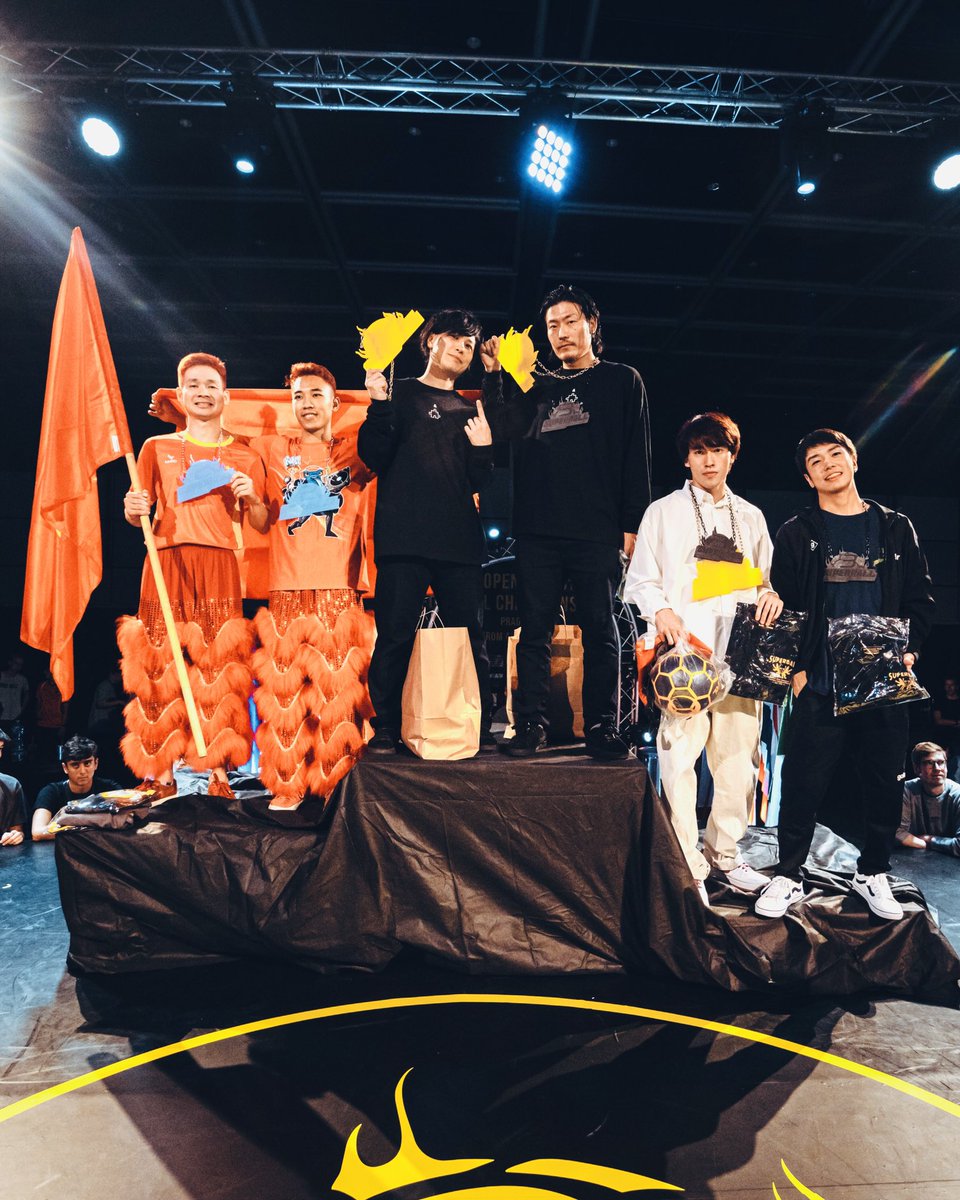 7YOSSHI7's tweet photo. 【世界一なりました!】
フリースタイルフットボールの世界大会Super Ballにて優勝!
LA CLASSIC (YOSSHI. & YU-J)で世界一になりました!
個人YOSSHI.としては3位!
これでジャンルを越境した世界大会は8年連続表彰台!superballは6年連続表彰台入り! https://t.co/DGmkCFdbsw