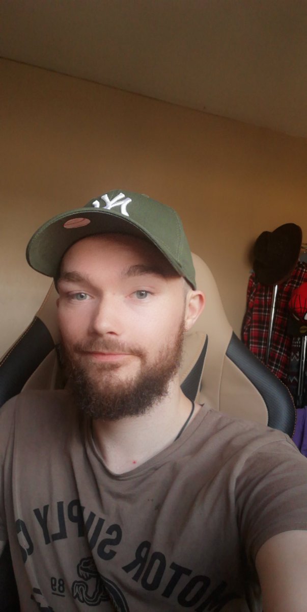 EireEmeraldGuru's tweet photo. Felt good might delete later 😳 happy Saturday ☺️ #Vtuber #IRLPIC https://t.co/pgXVhKR0NZ