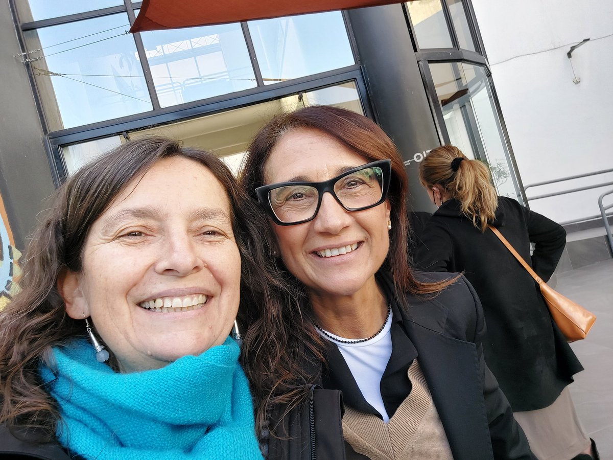 AleArratiaM's tweet photo. Muchas gracias al @CCESantiago por el espacio para conocer la experiencia de @efiguer4, y reflexionar conjuntamente sobre el rol de la educación artística en la innovación educativa, para la formación integral ❤🧡💛💚💙💜
 #2020Presente #PorunaNuevaEducaciónParaunNuevoChile https://t.co/T2tbtjccv4