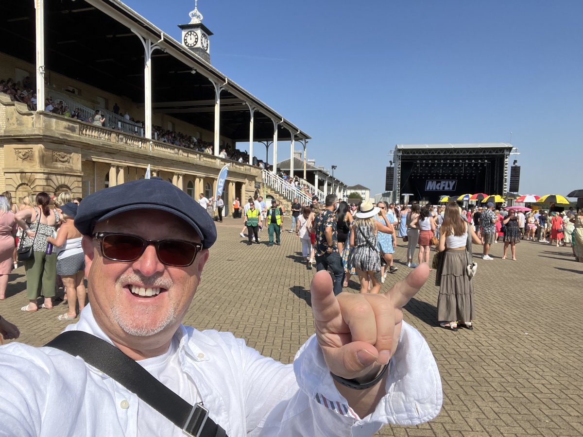 HudspethDarryl's tweet photo. A Day at the Races https://t.co/Rw7kJEBacZ