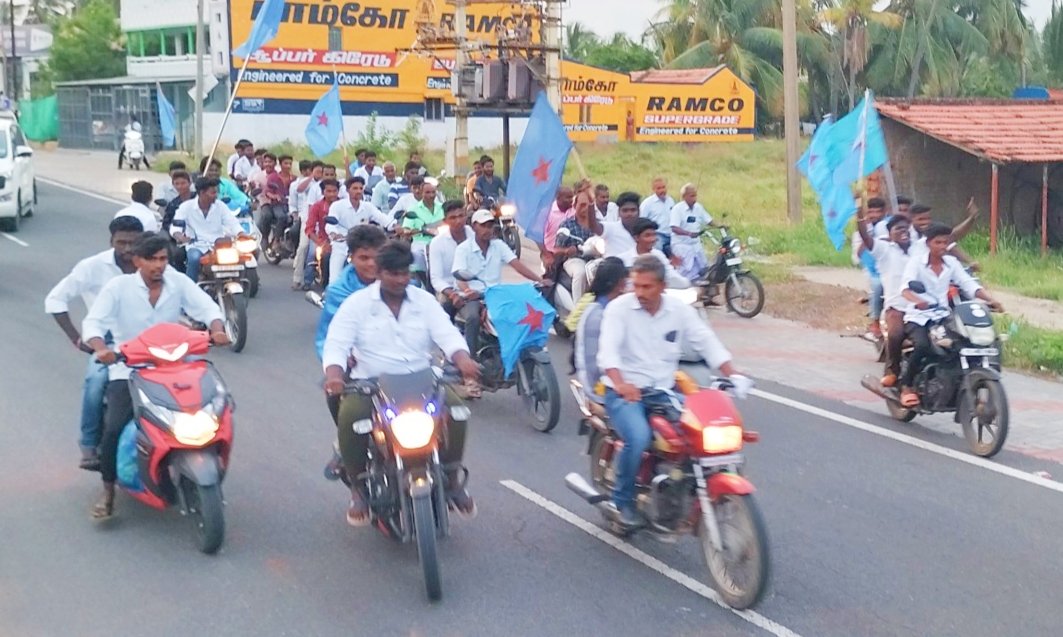 SVallvan's tweet photo. நாமக்கல் மாவட்டம் எலச்சிப்பாளையத்தில் தமிழின தளபதிக்கு தமிழ்ப்புலிகள் வரவேற்பு! https://t.co/DJRmtBIYSr