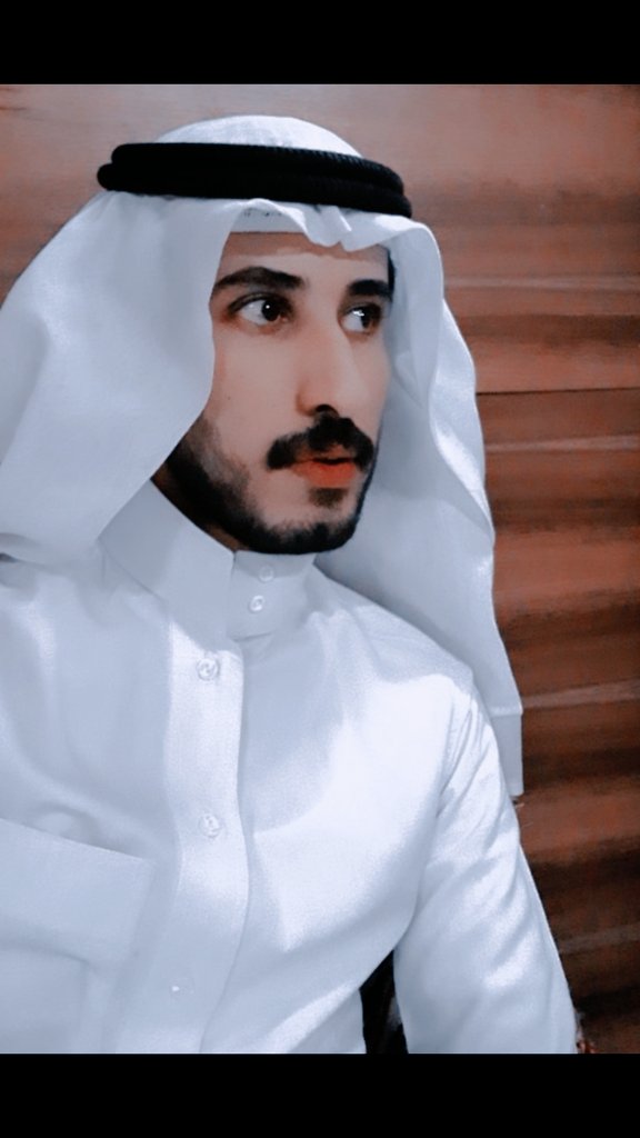 حـلمي  كبير و رغبتي كـنها طـير
ما يطوي  الجنحان لا شاف  قمّه
،
لشاعرها