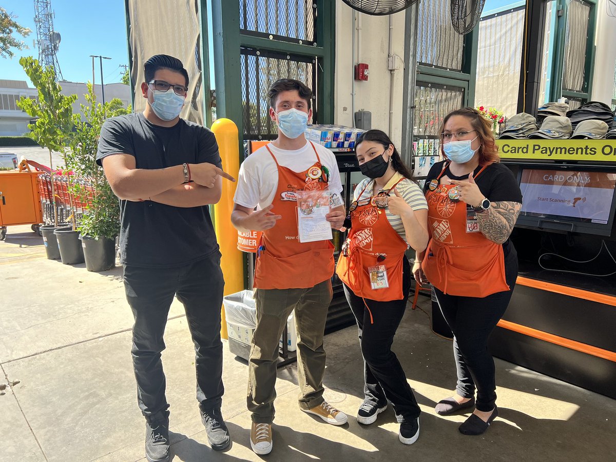 recognizing cashier Steven V. for his great customer engagement, resulting in a $700+ recovery! way to go Steven! 🔥🧡 #homeraward #recognition #GET