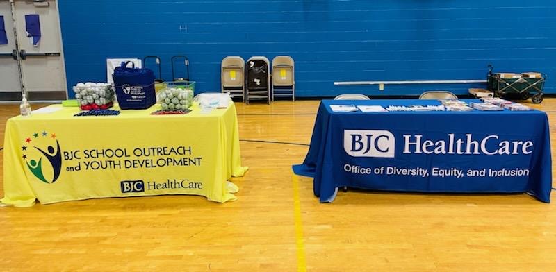 BJCCareers's tweet photo. BJC HealthCare Office Of Diversity, Equity &amp; Inclusion (ODEI) and Community Health Improvement Department (CHI), worked together at Vashon High School for the first annual Enrollment &amp; Resource Fair. 

We have exceptional team members representing BJC! 💚 💙

#ThisisBJC #stl https://t.co/cesWwGrvpT